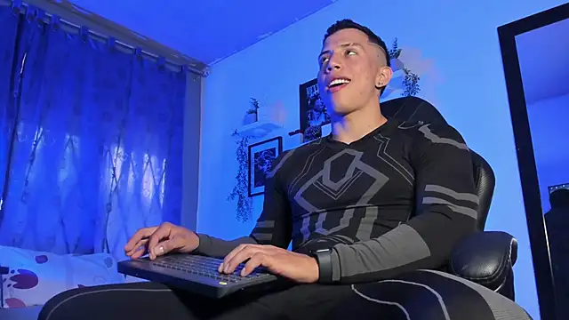 Snapshot of ThomsEvery_ chatting on 10-30-25, 10:06 ThomsEvery  online show from 10-30-25, 10:06