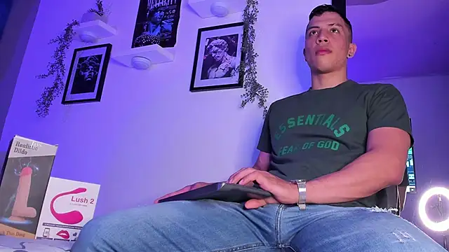 Snapshot of ThomsEvery_ chatting on 01-29-25, 01:05 ThomsEvery  online show from 01-29-25, 01:05