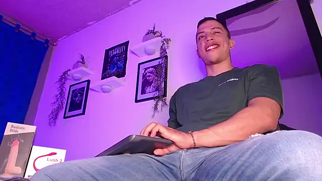 Snapshot of ThomsEvery_ chatting on 01-11-25, 03:13 ThomsEvery  online show from 01-11-25, 03:13