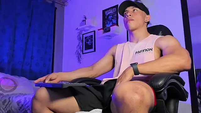 Snapshot of ThomsEvery_ chatting on 09-10-25, 03:27 ThomsEvery  online show from 09-10-25, 03:27