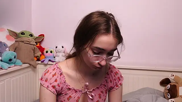PollyBeev online show from 05-12-26, 07:49