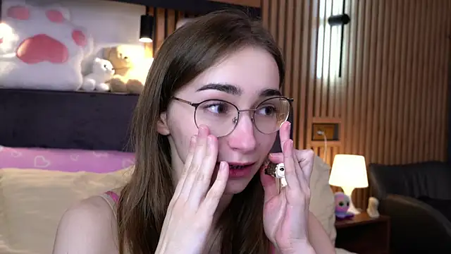 PollyBeev online show from 11-16-25, 07:24