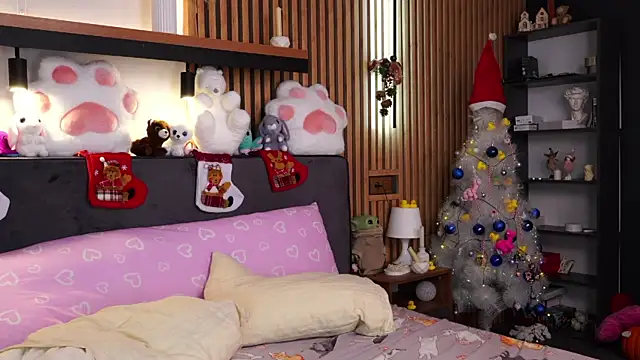 PollyBeev online show from 12-15-25, 12:33