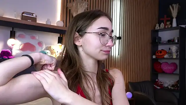 PollyBeev online show from 11-17-25, 09:57