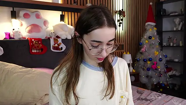 PollyBeev online show from 12-20-25, 09:01