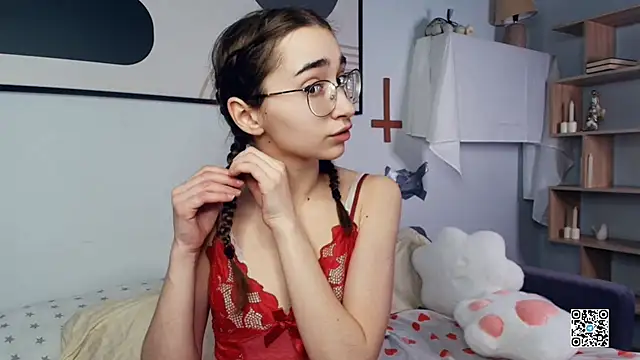 PollyBeev online show from 10-28-25, 07:29