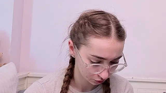 Snapshot of PollyBeev chatting on 06-11-26, 07:38 PollyBeev online show from 06-11-26, 07:38