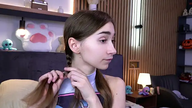 PollyBeev online show from 11-13-25, 07:34