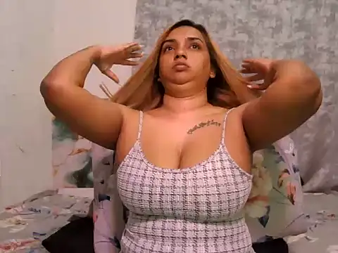 Snapshot of GORGEOUSLIPS chatting on 05-19-26, 05:53 GORGEOUSLIPS online show from 05-19-26, 05:53