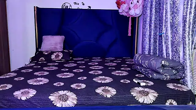 Hoty-Shivangi online show from 06-21-26, 06:14
