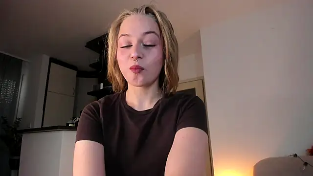 MiaMews online show from 10-21-25, 12:26