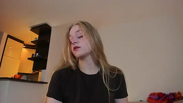 MiaMews online show from 10-07-25, 11:11