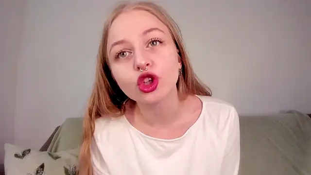 MiaMews online show from 03-19-26, 04:07