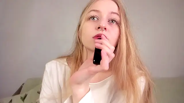 MiaMews online show from 04-10-26, 06:42