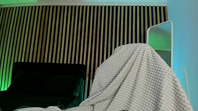 MiaMews online show from 03-18-25, 03:44