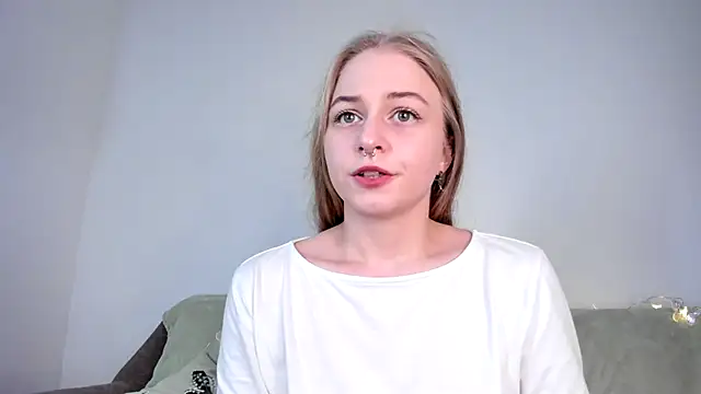 MiaMews online show from 03-09-26, 04:21