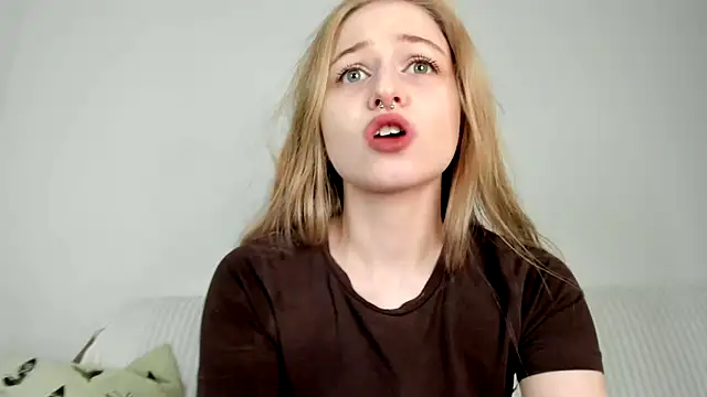 MiaMews online show from 04-14-26, 07:13