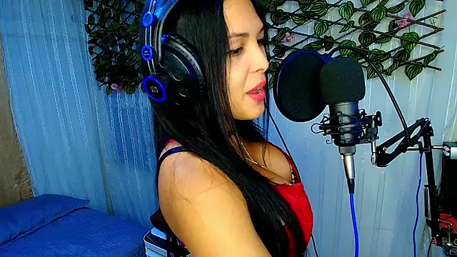Snapshot of MOMMYJEVAA chatting on 03-12-25, 01:36 MOMMYJEVAA online show from 03-12-25, 01:36