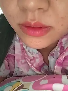 Snapshot of girldam95 chatting on 12-15-25, 04:40 girldam95 online show from 12-15-25, 04:40