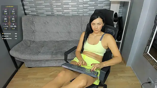 Snapshot of coniie_jhons chatting on 03-16-25, 03:28 coniie jhons online show from 03-16-25, 03:28