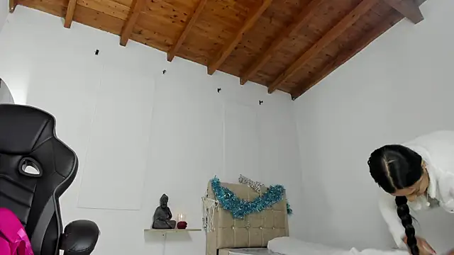 Daila 20  online show from 12-19-25, 02:08