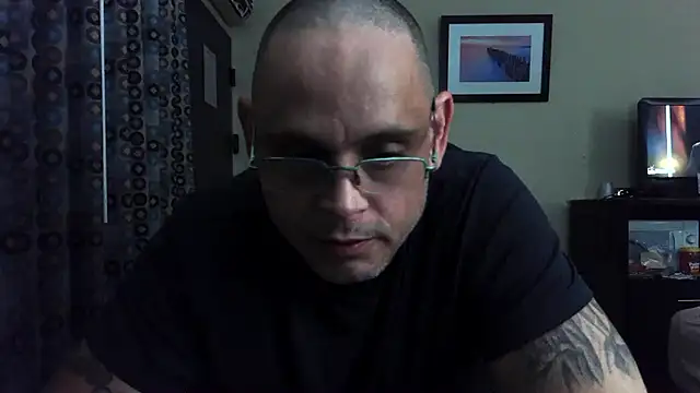 Snapshot of Buffshagswell chatting on 05-16-26, 11:26 Buffshagswell online show from 05-16-26, 11:26