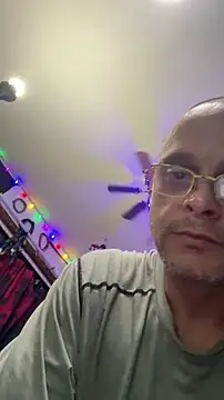 Snapshot of Buffshagswell chatting on 05-20-26, 11:24 Buffshagswell online show from 05-20-26, 11:24