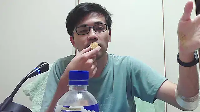 Snapshot of ryusei18570 chatting on 09-13-25, 03:12 ryusei18570 online show from 09-13-25, 03:12