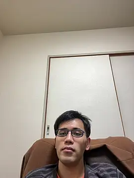 Snapshot of ryusei18570 chatting on 03-04-25, 05:45 ryusei18570 online show from 03-04-25, 05:45