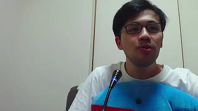 Snapshot of ryusei18570 chatting on 09-10-25, 01:54 ryusei18570 online show from 09-10-25, 01:54