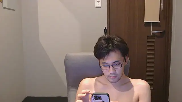 Snapshot of ryusei18570 chatting on 05-26-26, 04:38 ryusei18570 online show from 05-26-26, 04:38