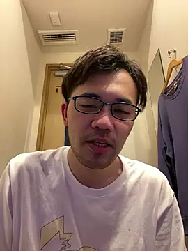 Snapshot of ryusei18570 chatting on 05-10-26, 03:36 ryusei18570 online show from 05-10-26, 03:36