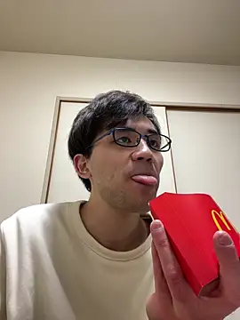 Snapshot of ryusei18570 chatting on 02-19-25, 12:22 ryusei18570 online show from 02-19-25, 12:22