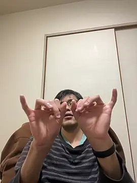 Snapshot of ryusei18570 chatting on 02-08-25, 04:14 ryusei18570 online show from 02-08-25, 04:14