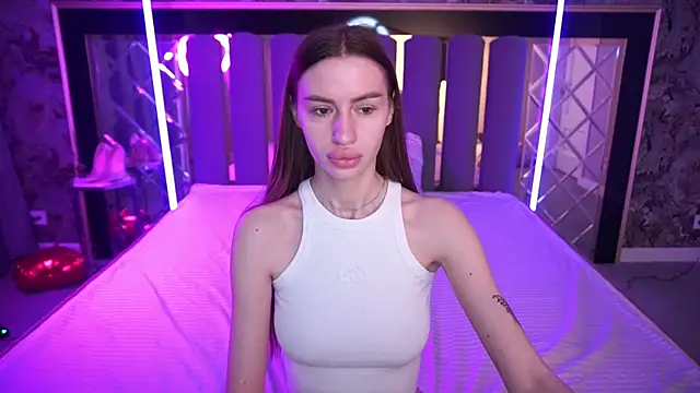 Snow WhiteeeX online show from 04-15-26, 05:35