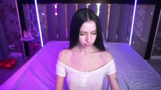 Snow WhiteeeX online show from 03-16-26, 06:39