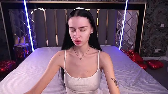 Snow WhiteeeX online show from 02-10-26, 06:45