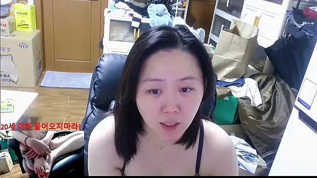 Snapshot of rami0428 chatting on 01-05-26, 05:27 rami0428 online show from 01-05-26, 05:27