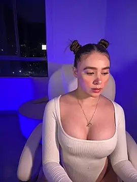 Snapshot of Lanataylor- chatting on 10-04-25, 01:29 Lanataylor- online show from 10-04-25, 01:29
