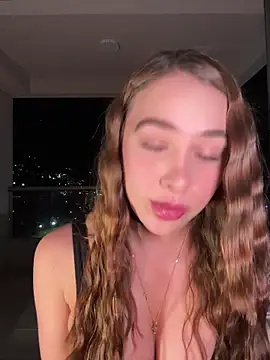 Snapshot of Lanataylor- chatting on 06-21-26, 01:00 Lanataylor- online show from 06-21-26, 01:00