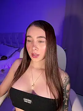 Snapshot of Lanataylor- chatting on 02-19-25, 10:42 Lanataylor- online show from 02-19-25, 10:42