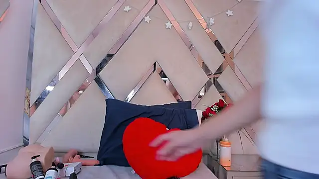 ninaht online show from 11-09-25, 08:35