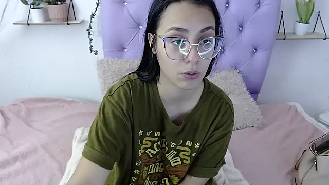 Snapshot of Freyja_01 chatting on 09-26-25, 09:32 Freyja 01 online show from 09-26-25, 09:32