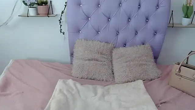 Snapshot of Freyja_01 chatting on 10-08-25, 09:26 Freyja 01 online show from 10-08-25, 09:26