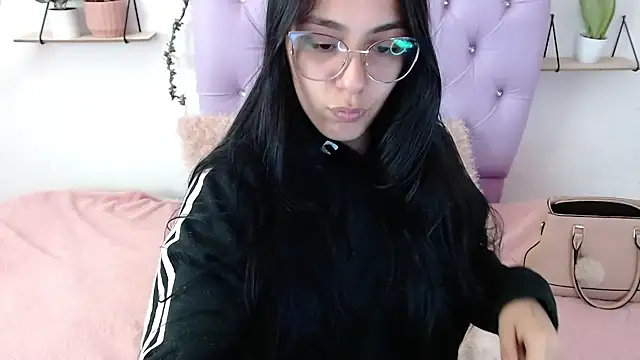 Snapshot of Freyja_01 chatting on 09-24-25, 09:43 Freyja 01 online show from 09-24-25, 09:43