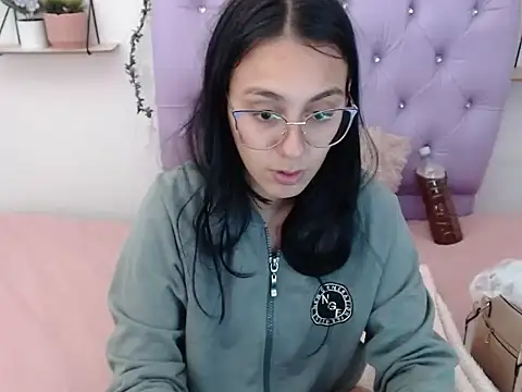 Snapshot of Freyja_01 chatting on 10-18-25, 12:01 Freyja 01 online show from 10-18-25, 12:01