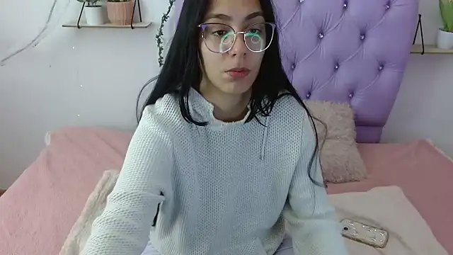 Snapshot of Freyja_01 chatting on 09-21-25, 04:23 Freyja 01 online show from 09-21-25, 04:23