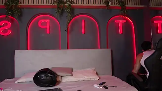 Austin bolt online show from 10-29-25, 03:16