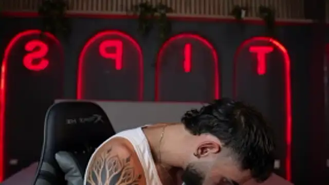 Austin bolt online show from 11-25-25, 03:29