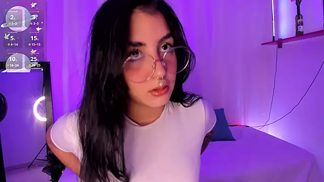 Snapshot of Alice_woodville chatting on 03-10-26, 01:09 Alice woodville online show from 03-10-26, 01:09